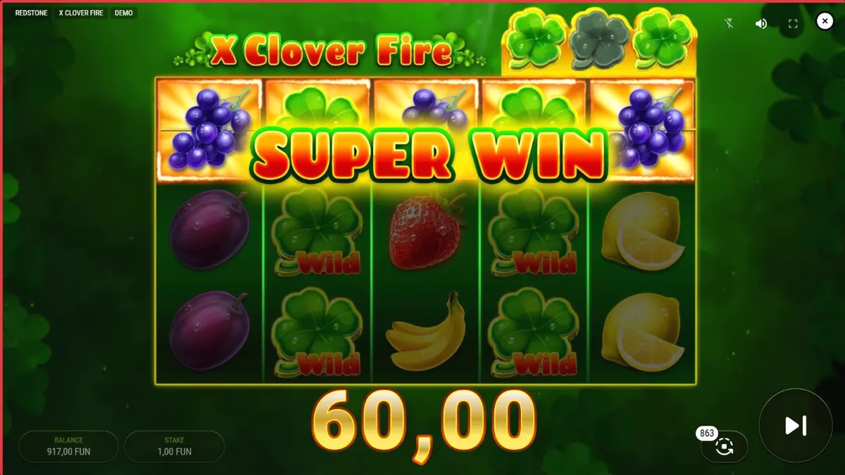 Interface do slot X Clover Fire com símbolos de frutas e trevos em chamas